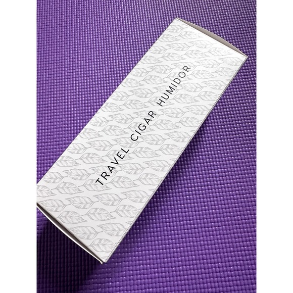 Sigarx Travel Humidor - Stylish & Portable for 5 Cigars (Cedar Wood Interior) - Picture 7 of 9